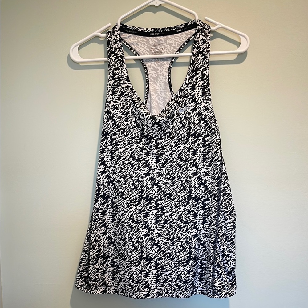 Nike Women's Black and White Patterned Tank Top